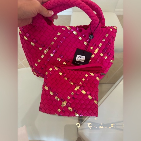 Stylish Hot Pink and Gold Woven Handbag With Gold - Picture 6 of 7